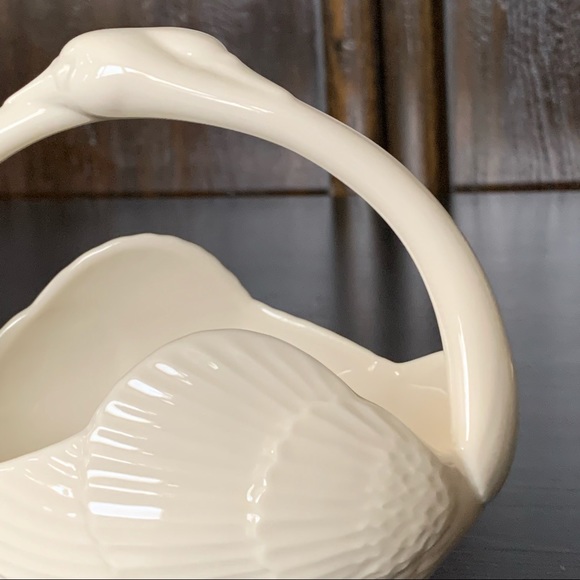 Lenox Open Tail Swan Basket - Picture 4 of 13